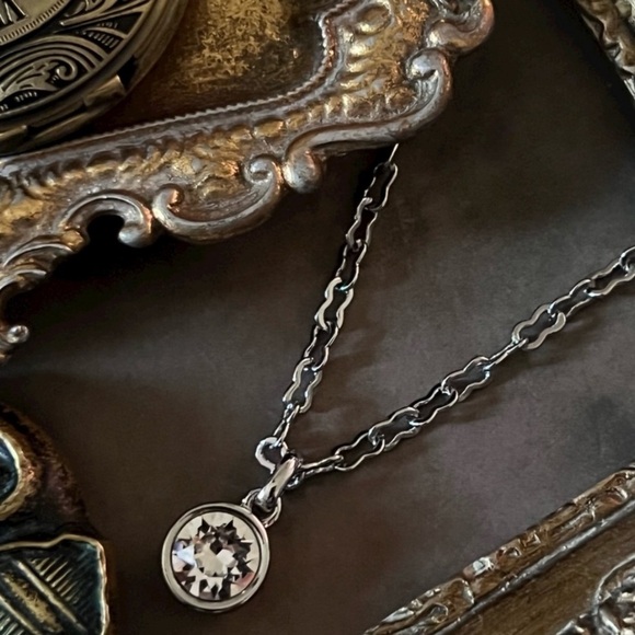 VINTAGE • Silver Crystal Necklace - Picture 4 of 4